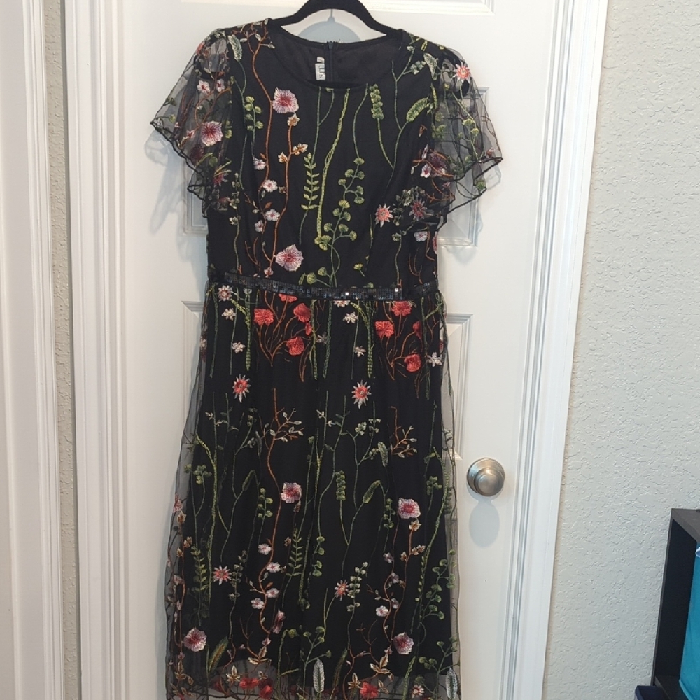 JJs House Elegant Black Dress with Floral Details